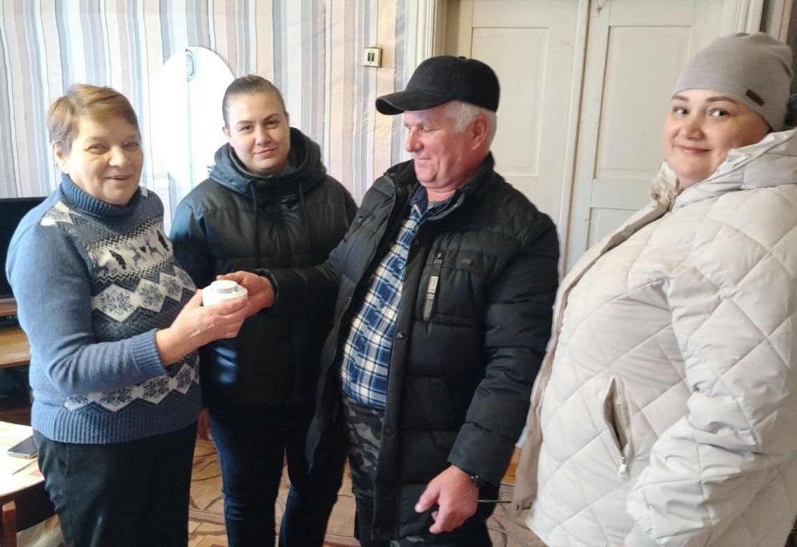 Сотрудники центральной районной библиотеки установили АПИ ветеранам