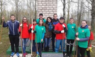 БЛАГОУСТРОИЛИ БРАТСКУЮ МОГИЛУ В ДУБРОВО