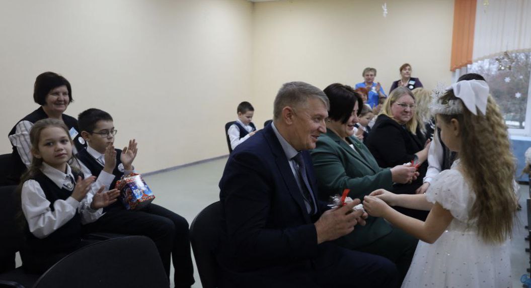 v-beshenkovichskom-rayone-dan-start-respublikanskoy-novogodney-blagotvoritelnoy-aktsii-nashi-deti_4