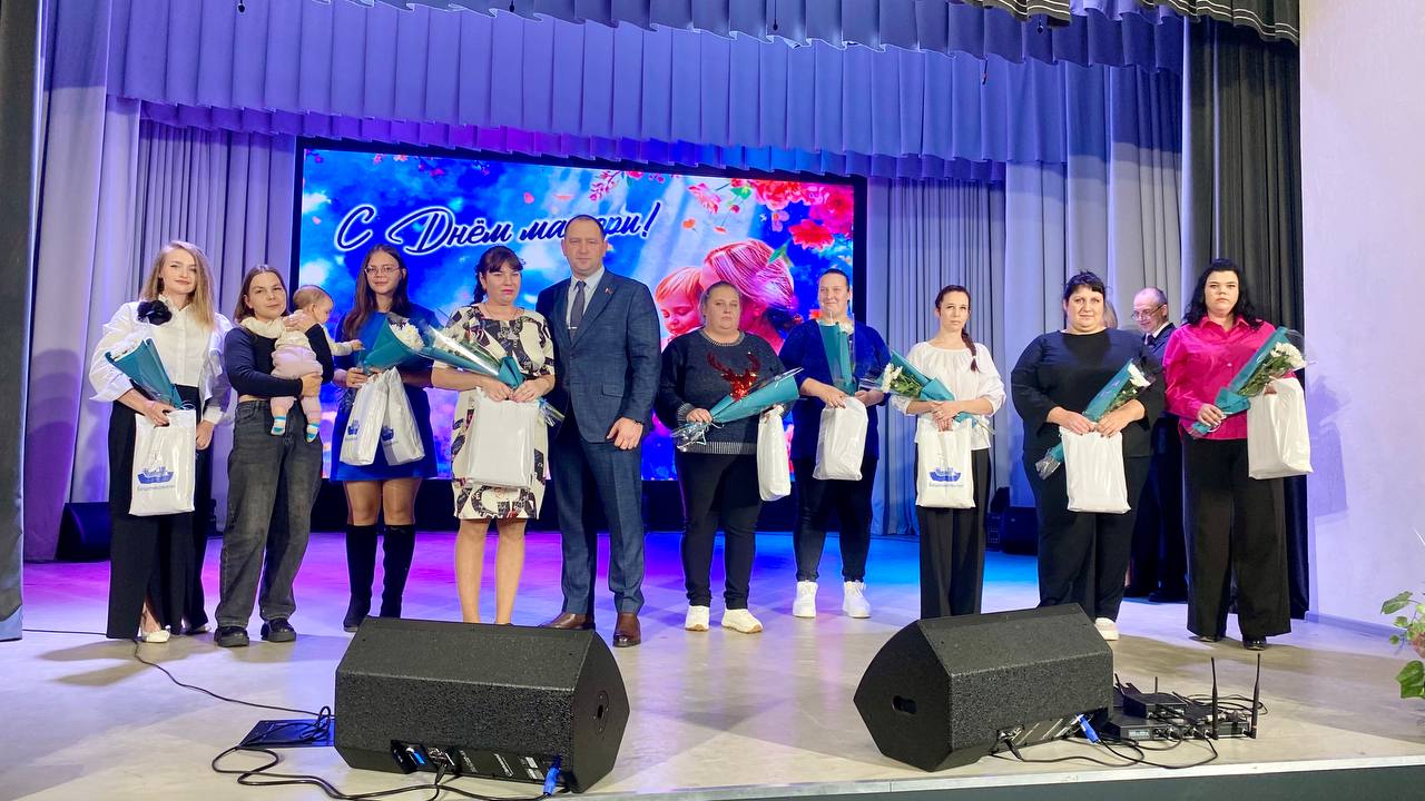 В Бешенковичском РЦК прошел концерт «Спасибо, чудесная самая!», посвященный Дню матери