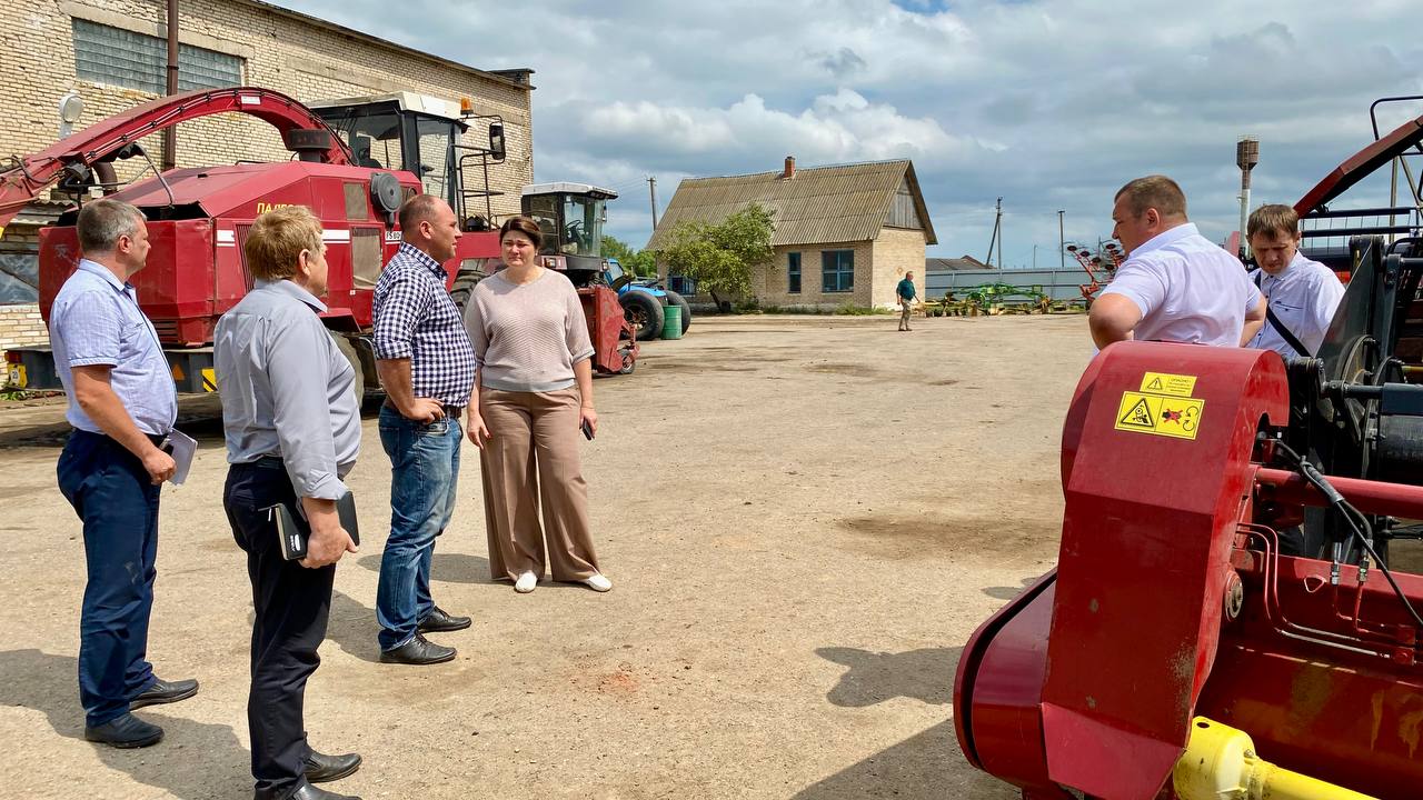 Готовность зерноуборочной техники к жатве 8 июля проинспектировала председатель райисполкома Галина Унукович