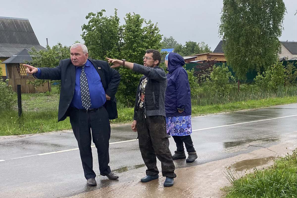 Ливни натворили дел в Бешенковичах: во всем ли виноваты дожди?