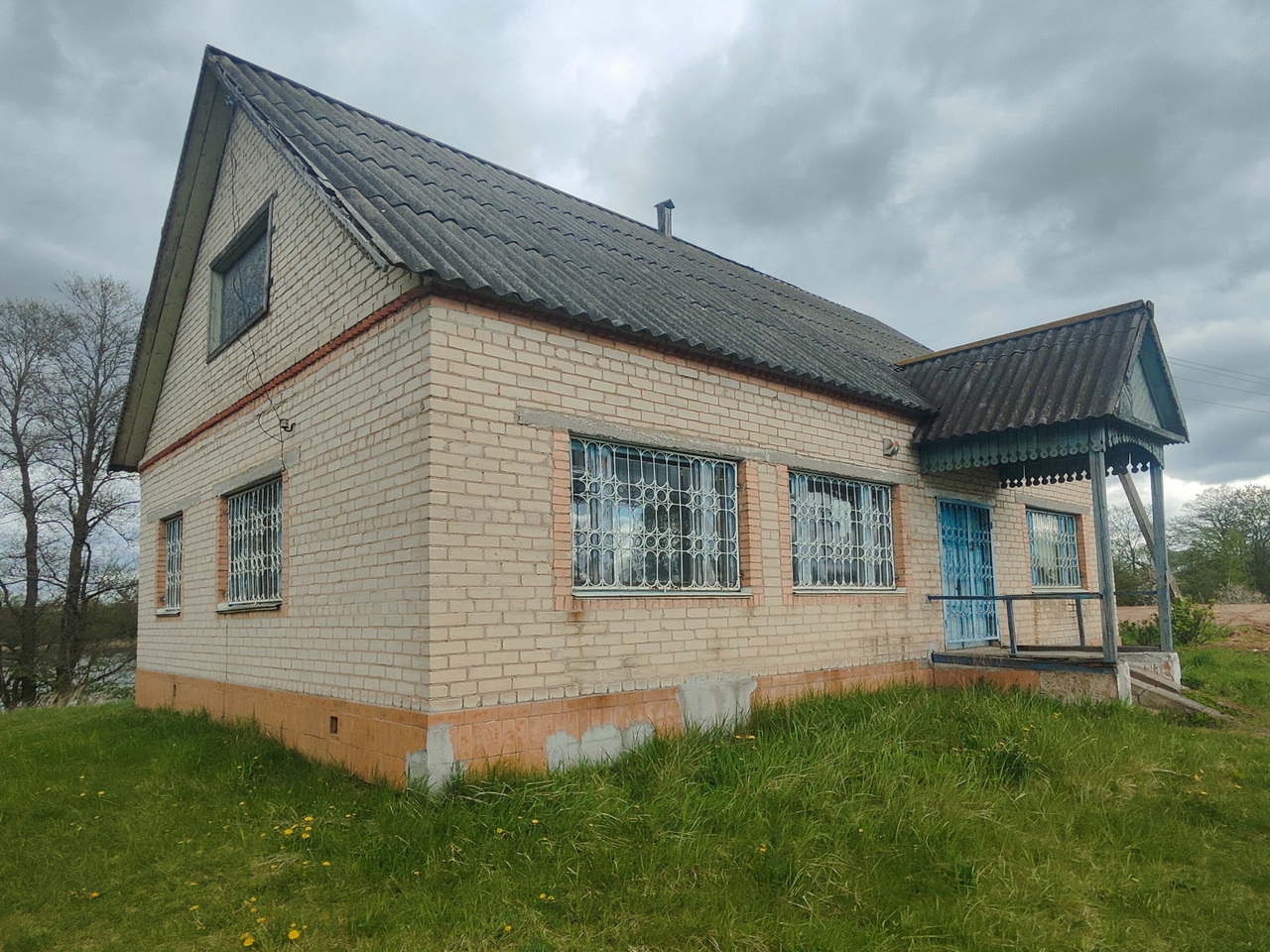 Цена на здание почты у озера под Витебском в ходе торгов выросла в 11 раз