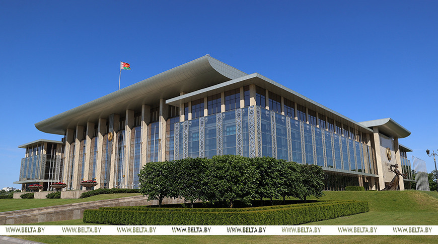 Лукашенко заслушал закрытый доклад министра обороны