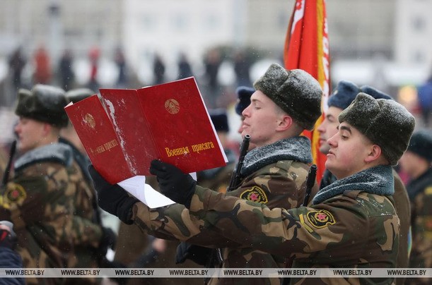 Более 500 новобранцев 103-й Витебской отдельной гвардейской воздушно-десантной бригады приняли присягу